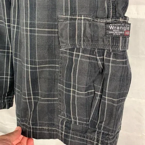 7 for $25 sale 🌟 Wrangler Men's Gray Black 100% Cotton Plaid Cargo Shorts 32 - Picture 8 of 10